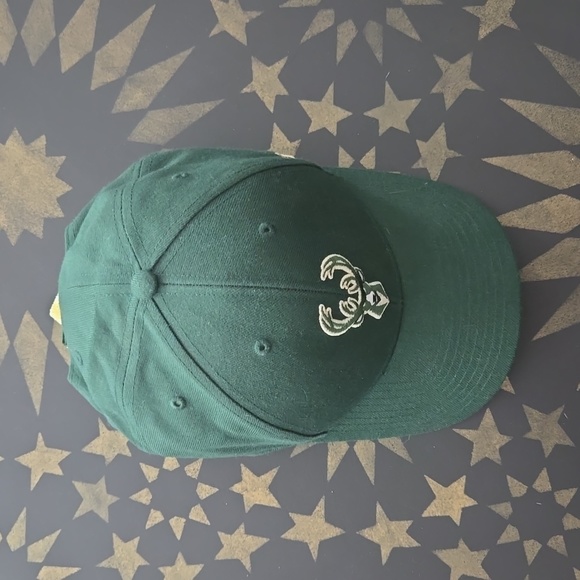 Milwaukee Bucks Hat - Picture 4 of 7